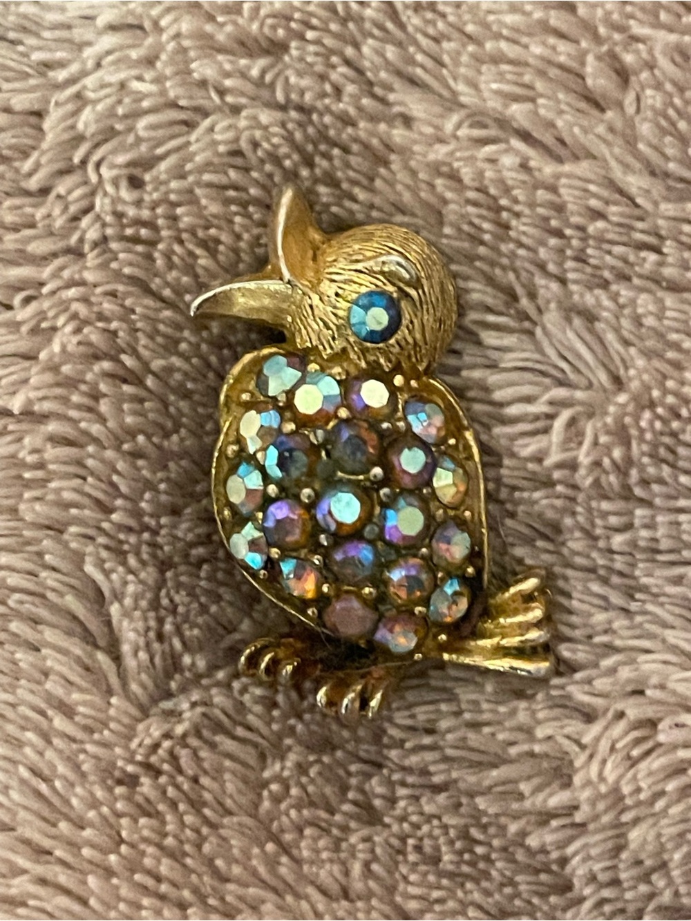 Vintage Gold-Tone Aurora Borealis rhinestone Bird Brooch. 1950’s-1960’s.